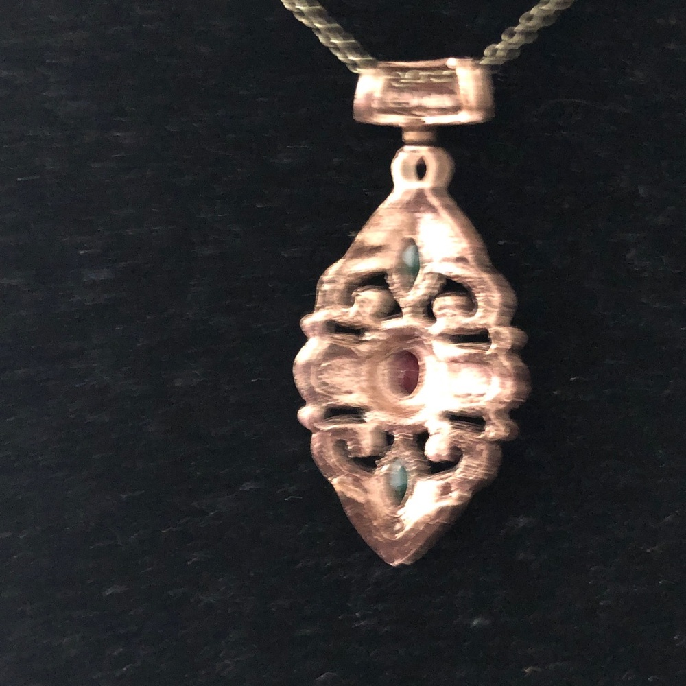 Elegant Red and Green Pendant Necklace - Picture 4 of 6